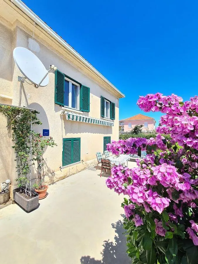 Mentha Apartment Kastela